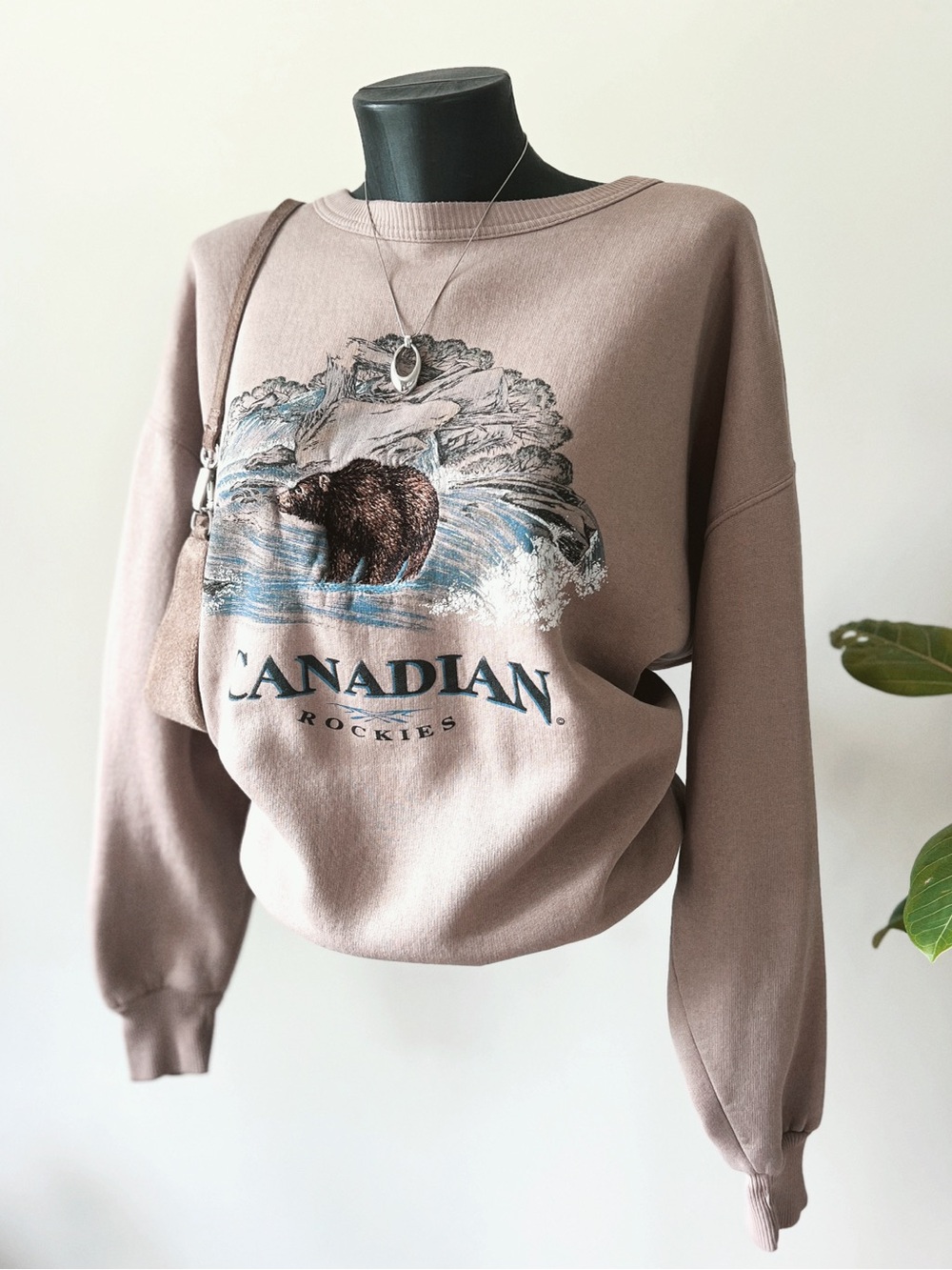 1999 RARE Vintage Canadian Marshlands | Bear Nature Wildlife Crewneck